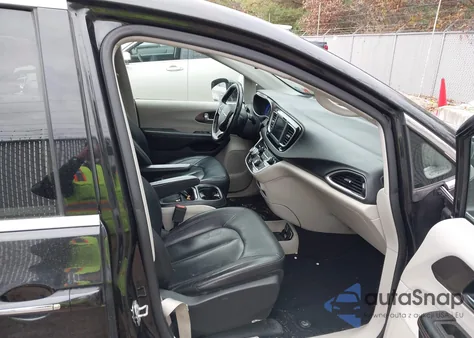 2019 Chrysler Pacifica Touring L z USA, uszkodzony, nr VIN 2C4RC1BGXKR626470